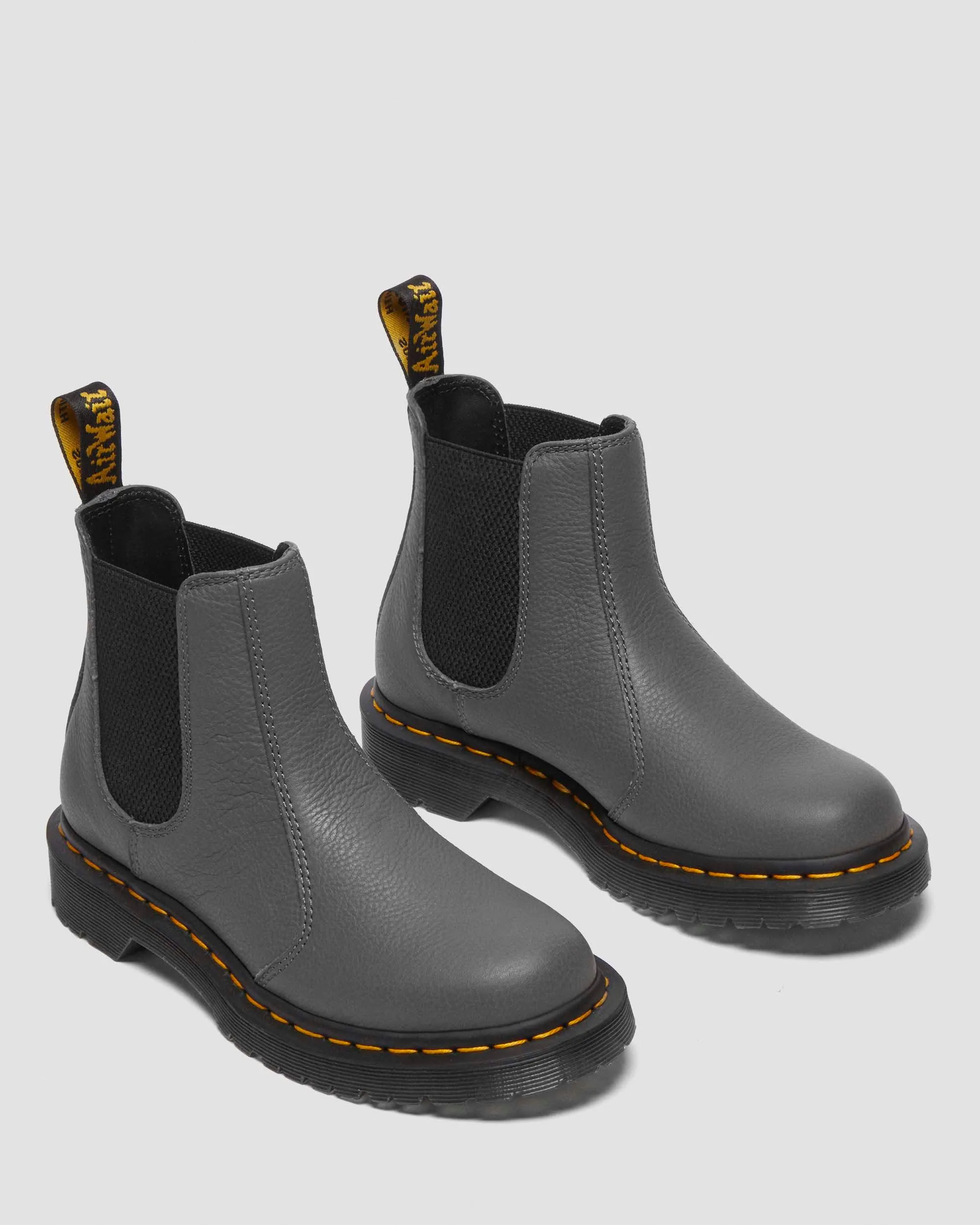 2976 Virginia Leather Chelsea Boots