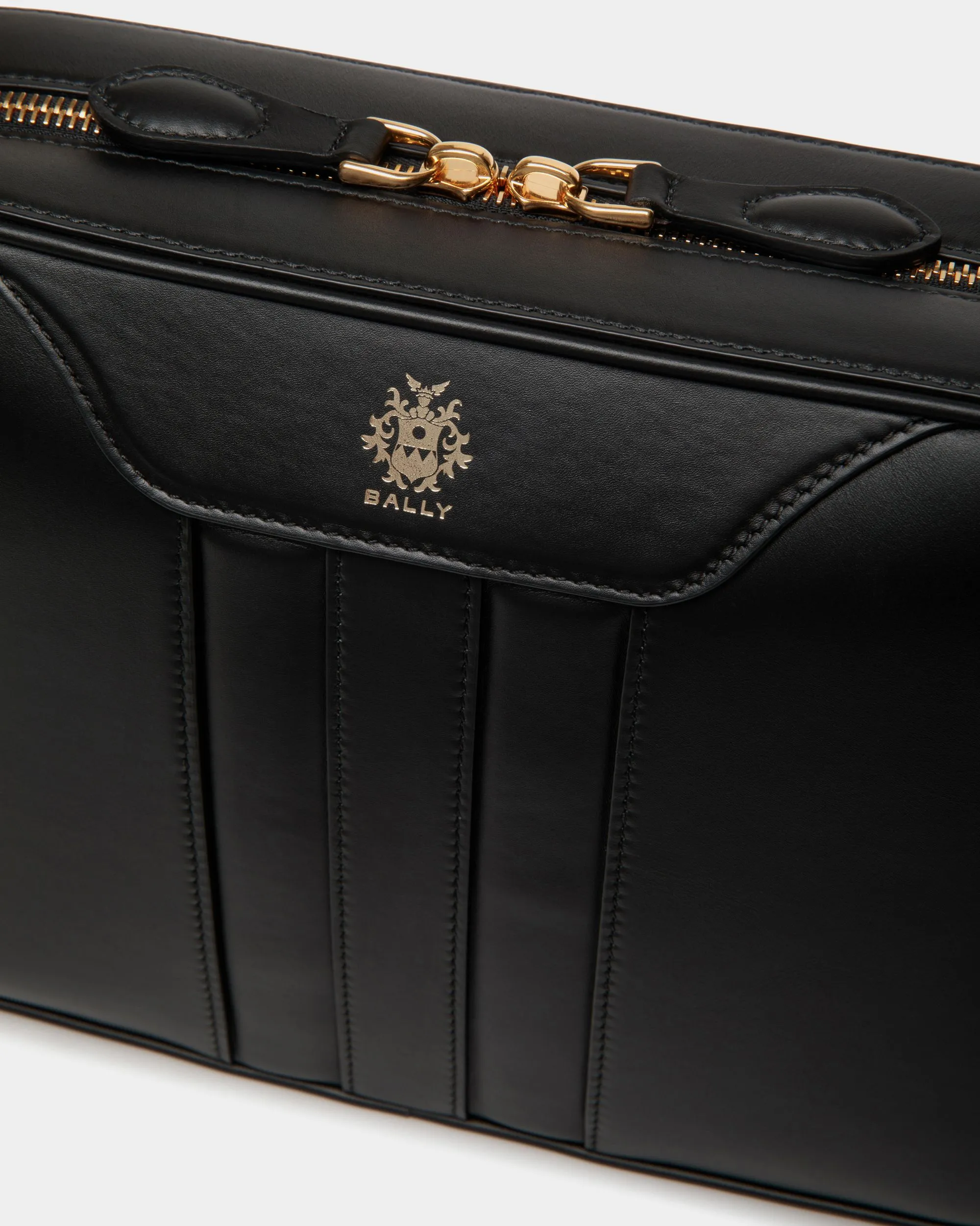 Beckett Crossbody Bag In Black Leather 