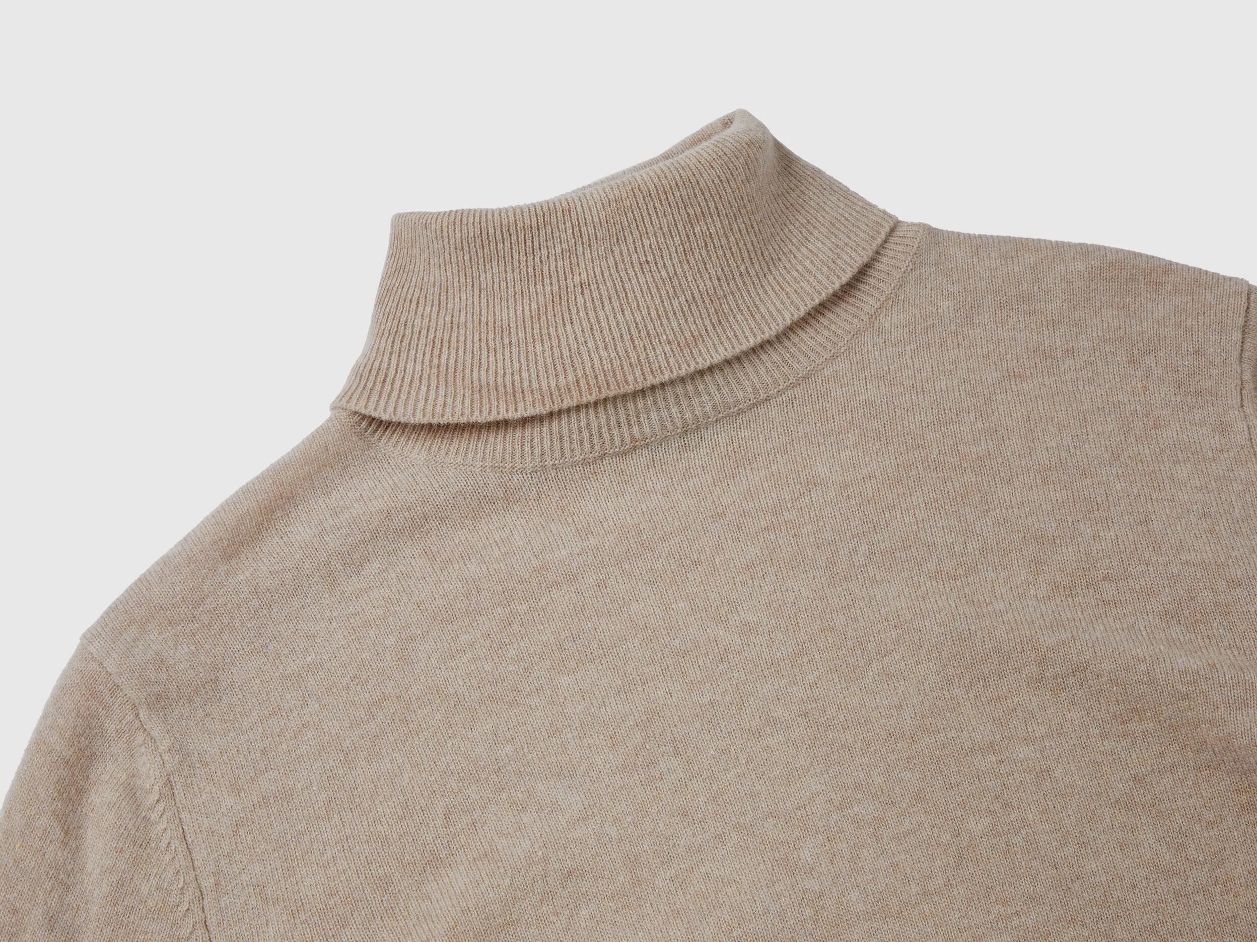 Beige turtleneck sweater in pure Merino wool - Beige | Benetton