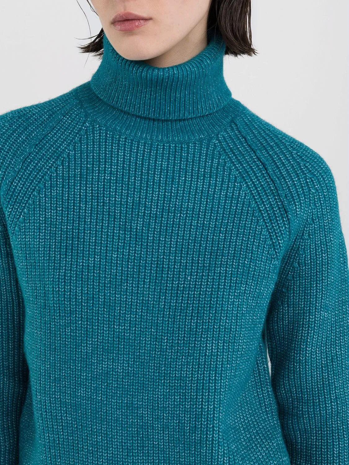 HIGH-NECK SWEATER