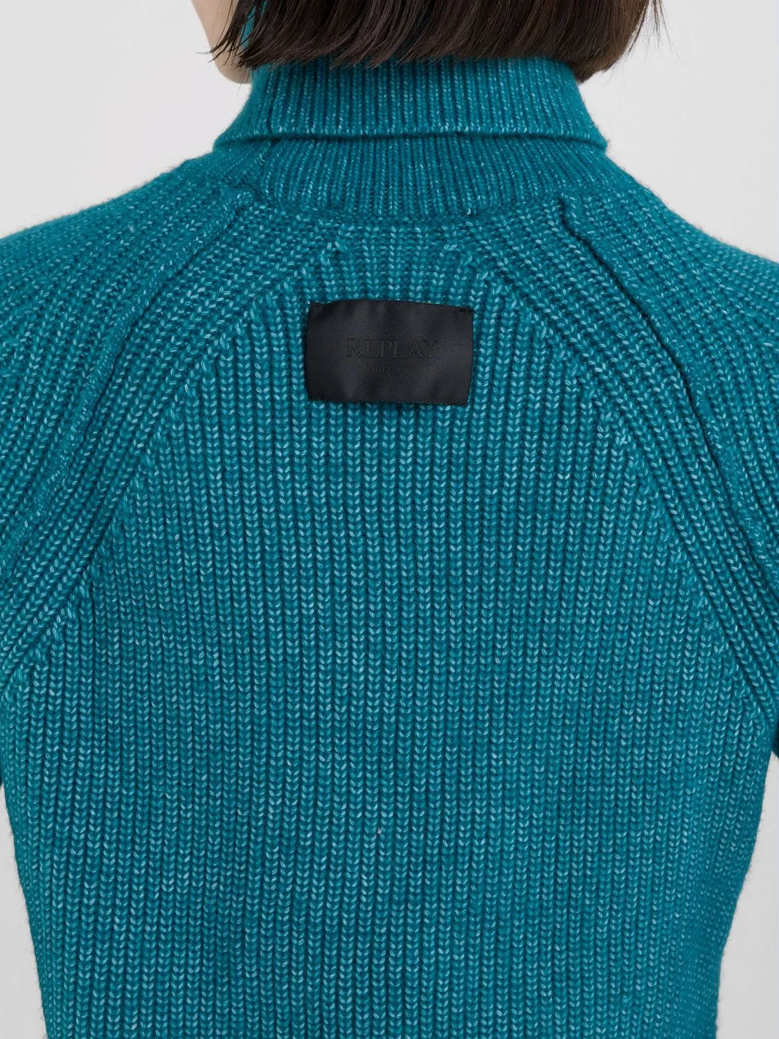 HIGH-NECK SWEATER