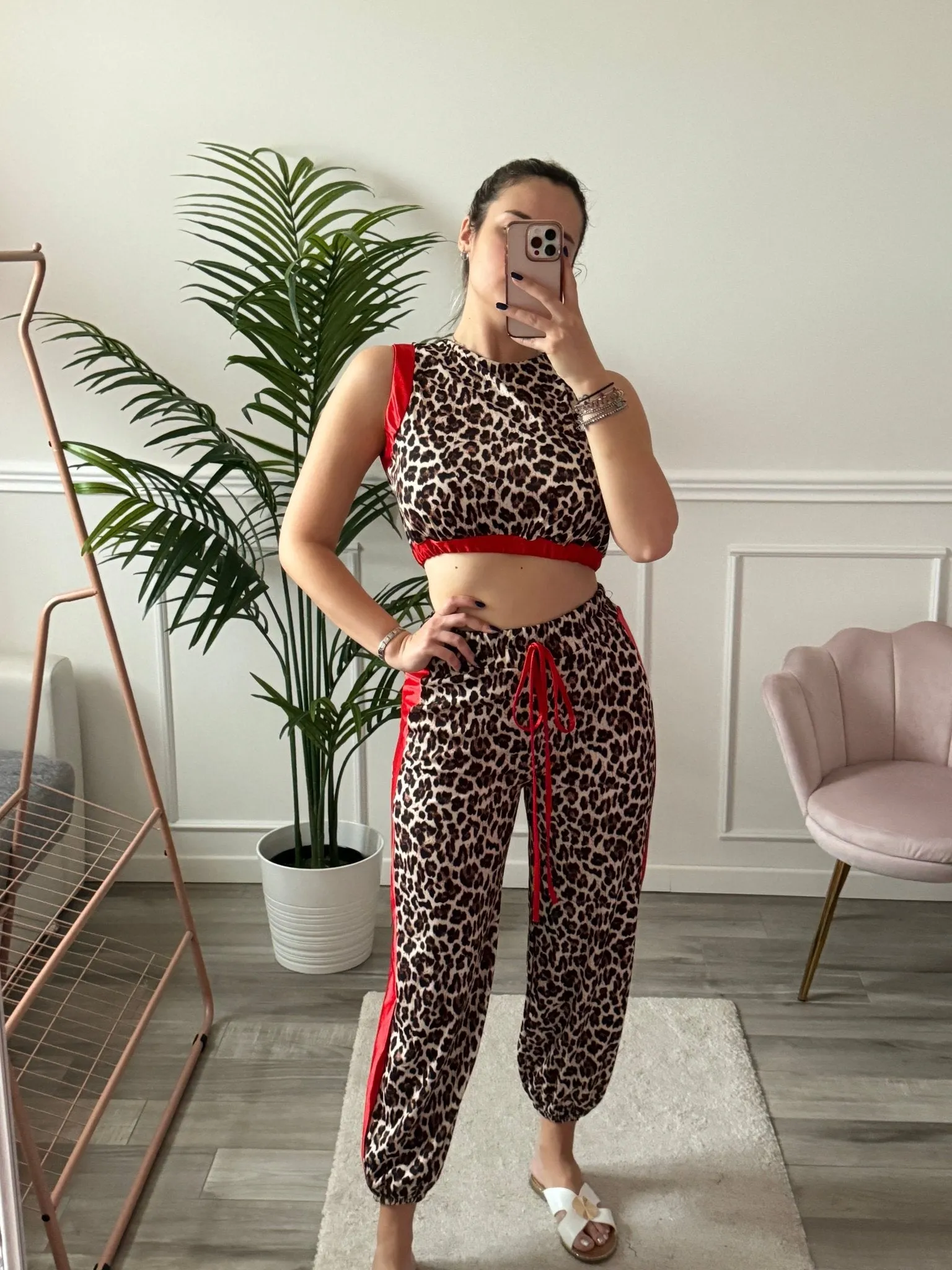 Pantaloni joggers leggeri animalier con banda rossa