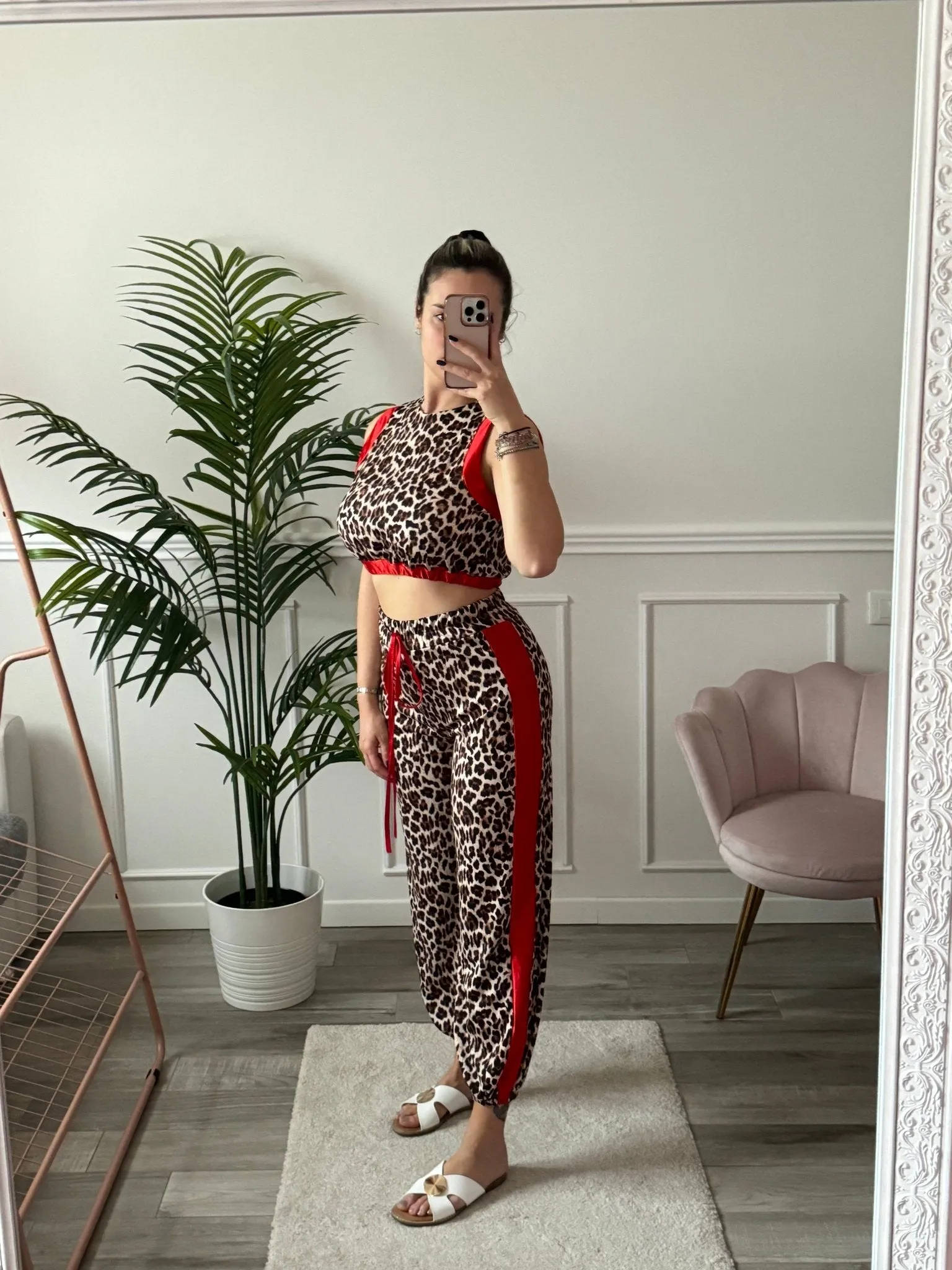 Pantaloni joggers leggeri animalier con banda rossa