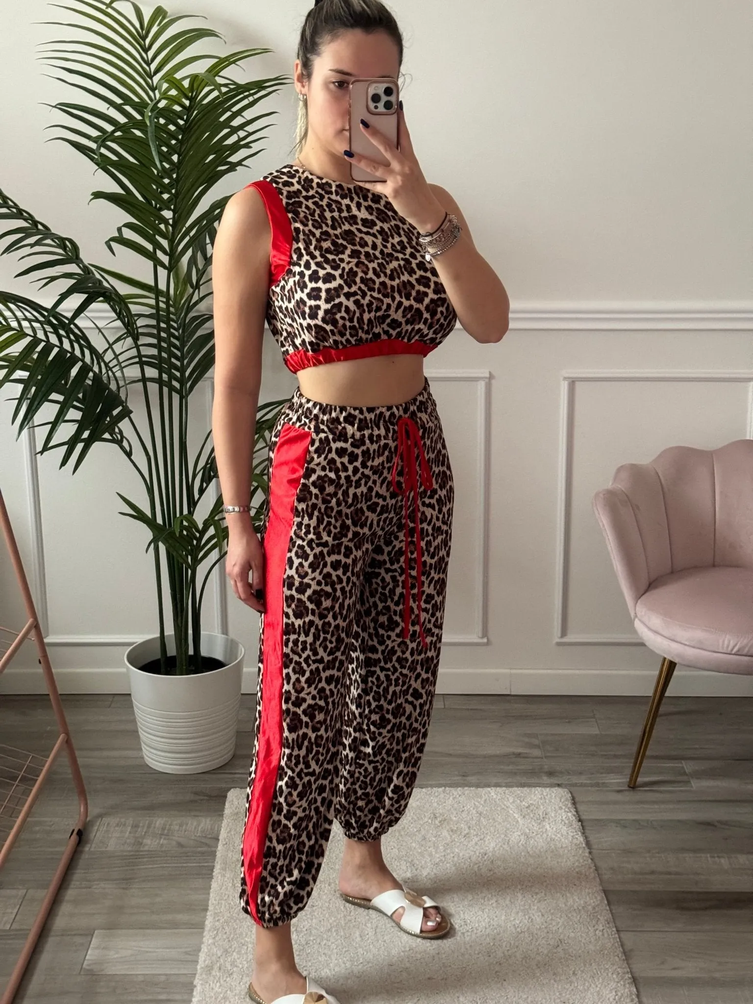 Pantaloni joggers leggeri animalier con banda rossa